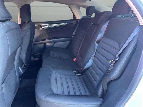 Used 2017 Ford Fusion SE w/ Fusion SE Technology Package image 26