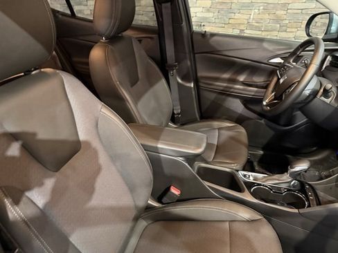 Used 2025 Buick Encore GX Preferred image 2