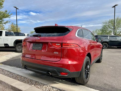 Used 2018 Jaguar F-PACE Prestige image 3