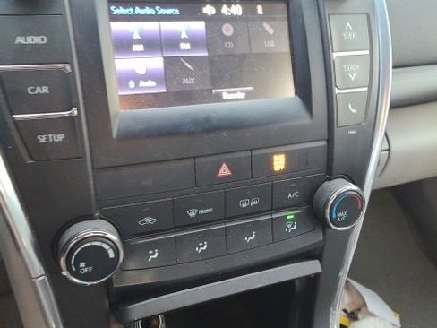 Used 2015 Toyota Camry XLE image 10