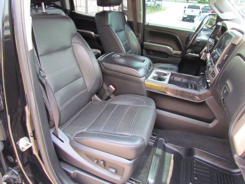 Used 2015 GMC Sierra 2500 Denali w/ Duramax Plus Package AWD/4WD image 17
