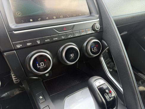 Used 2019 Jaguar E-PACE R-Dynamic SE image 23