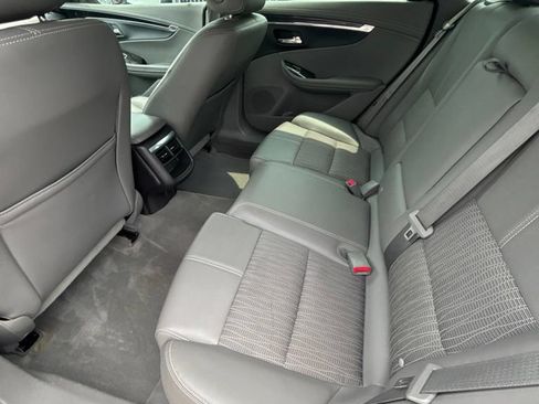 Used 2015 Chevrolet Impala LT FWD image 17
