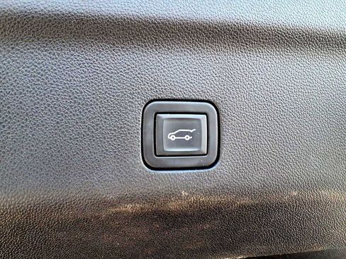 Used 2024 GMC Yukon Denali w/ Advanced Technology Package AWD/4WD image 11