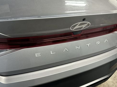 Used 2026 Hyundai Elantra SE FWD image 10