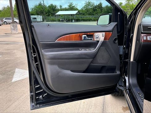 Used 2013 Lincoln MKX FWD image 22