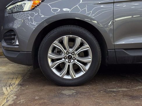 Used 2023 Ford Edge Titanium image 4