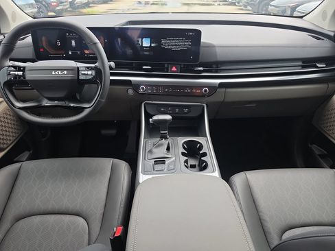 New 2027 Kia Carnival FWD image 12