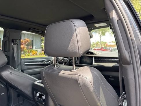 Used 2023 GMC Yukon XL Denali AWD/4WD image 15