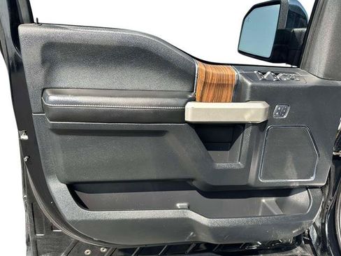 Used 2017 Ford F150 Lariat w/ Equipment Group 502A Luxury AWD/4WD image 9