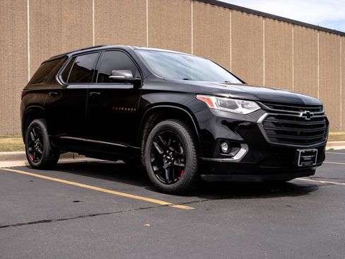 Used 2019 Chevrolet Traverse Premier w/ Redline Edition AWD/4WD image 2