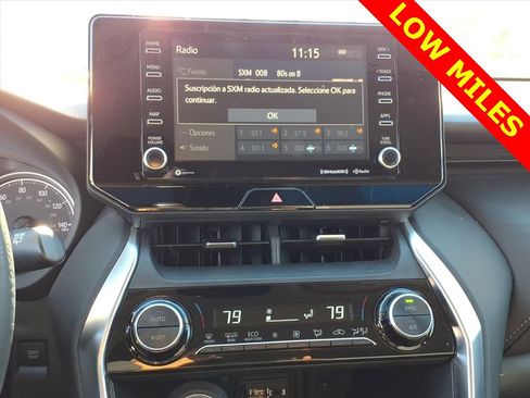 Used 2021 Toyota Venza LE w/ Carpet Mat Package (TMS) image 21