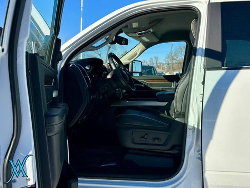 Used 2024 RAM 2500 Laramie AWD/4WD image 16