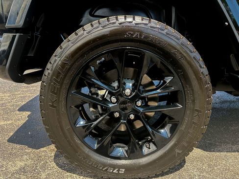 Used 2022 Jeep Wrangler Unlimited Sahara AWD/4WD image 11