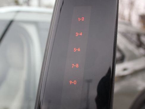 Used 2020 Ford Explorer Platinum w/ Premium Technology Package image 34