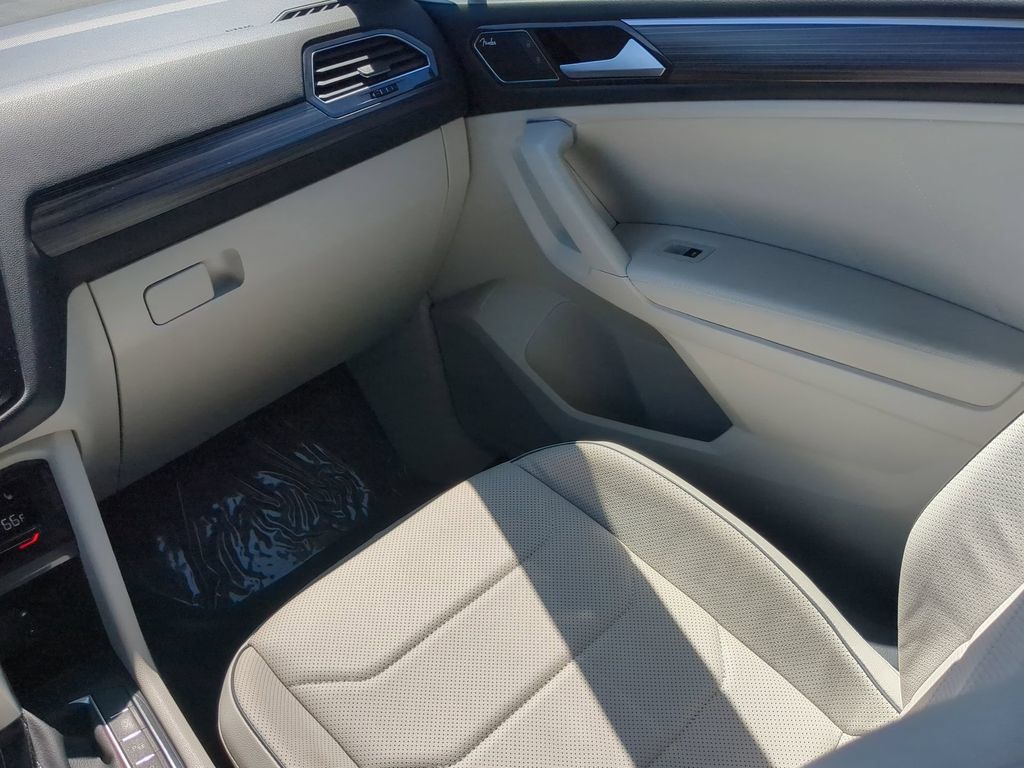 Certified 2023 Volkswagen Tiguan SEL R-Line AWD/4WD image 17