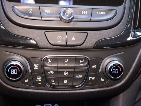 Certified 2022 Chevrolet Equinox RS w/ Infotainment Package image 29