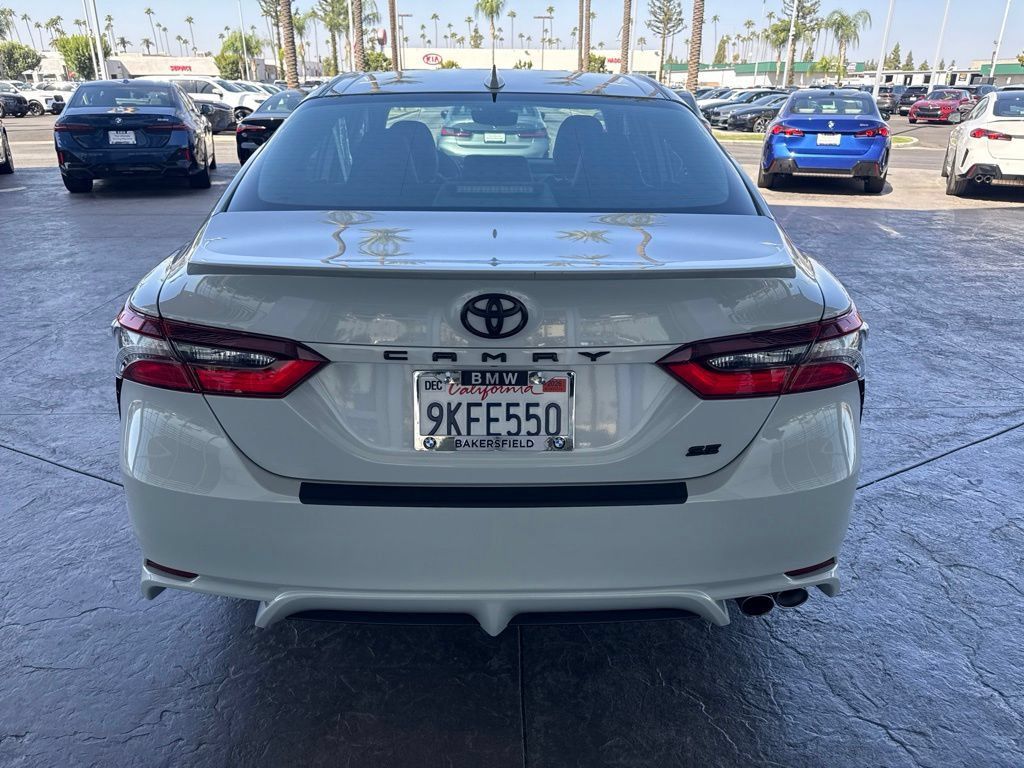 Used 2024 Toyota Camry SE FWD image 4