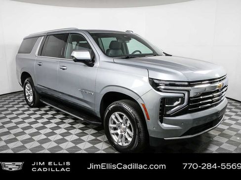 Used 2025 Chevrolet Suburban LT RWD image 1