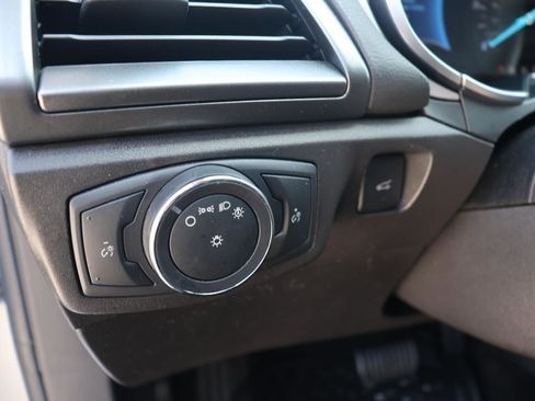 Used 2016 Ford Fusion SE image 25