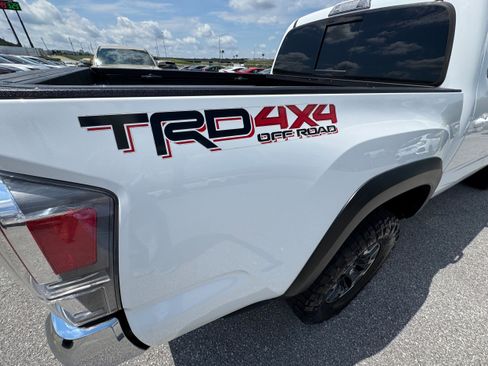Used 2021 Toyota Tacoma TRD Off-Road image 5