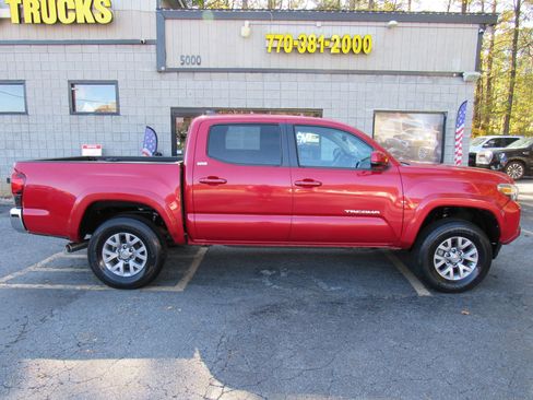 Used 2019 Toyota Tacoma SR5 RWD image 2