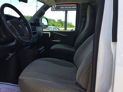 Used 2019 Chevrolet Express 3500 Extended w/ Driver Convenience Package RWD image 15