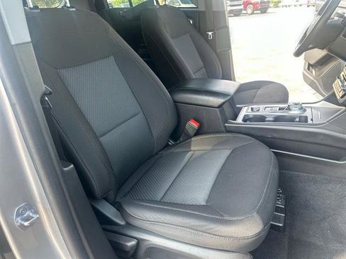 Used 2022 Ford Explorer XLT image 46