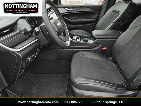 New 2025 Jeep Grand Cherokee Altitude image 19