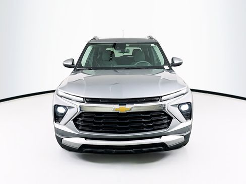Used 2025 Chevrolet TrailBlazer LT FWD image 2