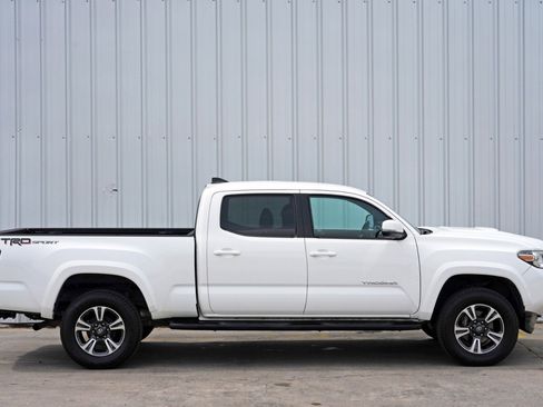 Used 2019 Toyota Tacoma TRD Sport image 46
