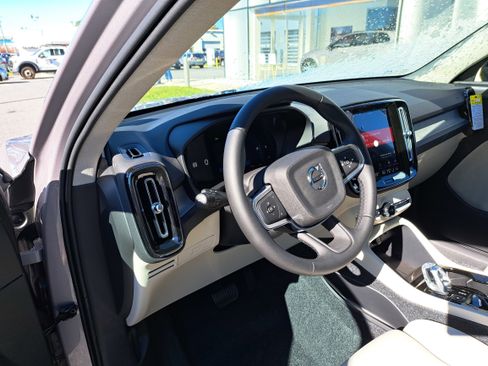 New 2026 Volvo XC40 B4 Plus image 5