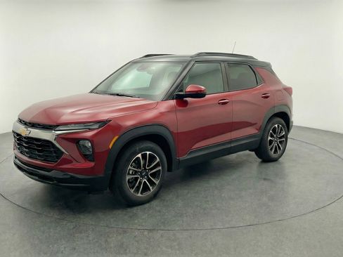 Used 2025 Chevrolet TrailBlazer LT image 3