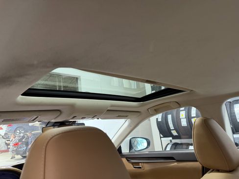 Used 2016 Lexus ES 350 w/ Luxury Package w/Wood Trim FWD image 27