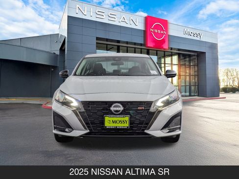 New 2025 Nissan Altima 2.5 SR image 4