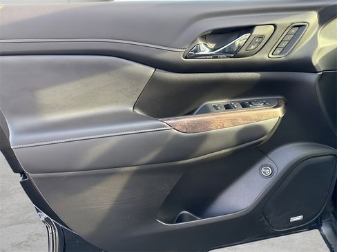 Used 2023 GMC Acadia Denali image 22