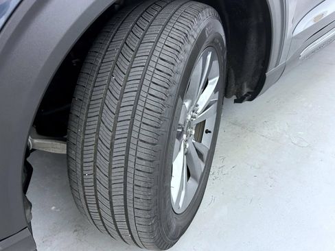 Used 2024 Ford Explorer XLT w/ Equipment Group 202A AWD/4WD image 26