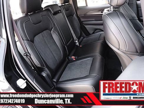 Used 2025 Jeep Grand Cherokee Altitude AWD/4WD image 16