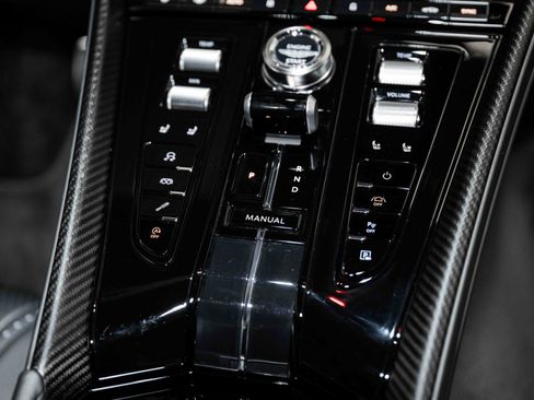 Used 2024 Aston Martin DB12 Coupe image 27