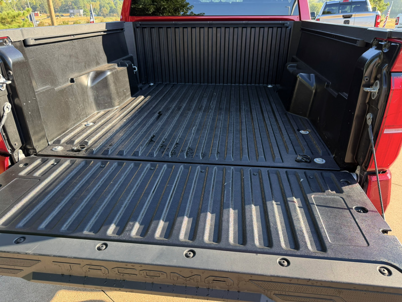 Used 2024 Toyota Tacoma SR5 AWD/4WD image 9
