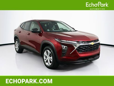 Used 2025 Chevrolet Trax LS image 1