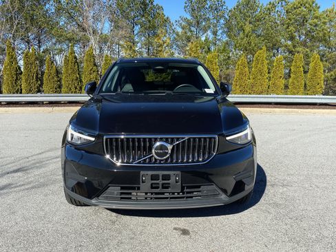 Used 2025 Volvo XC40 B5 Core image 13