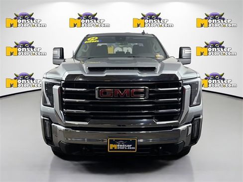 Used 2024 GMC Sierra 2500 SLE image 2