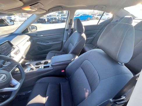 Used 2025 Nissan Altima 2.5 SV image 27