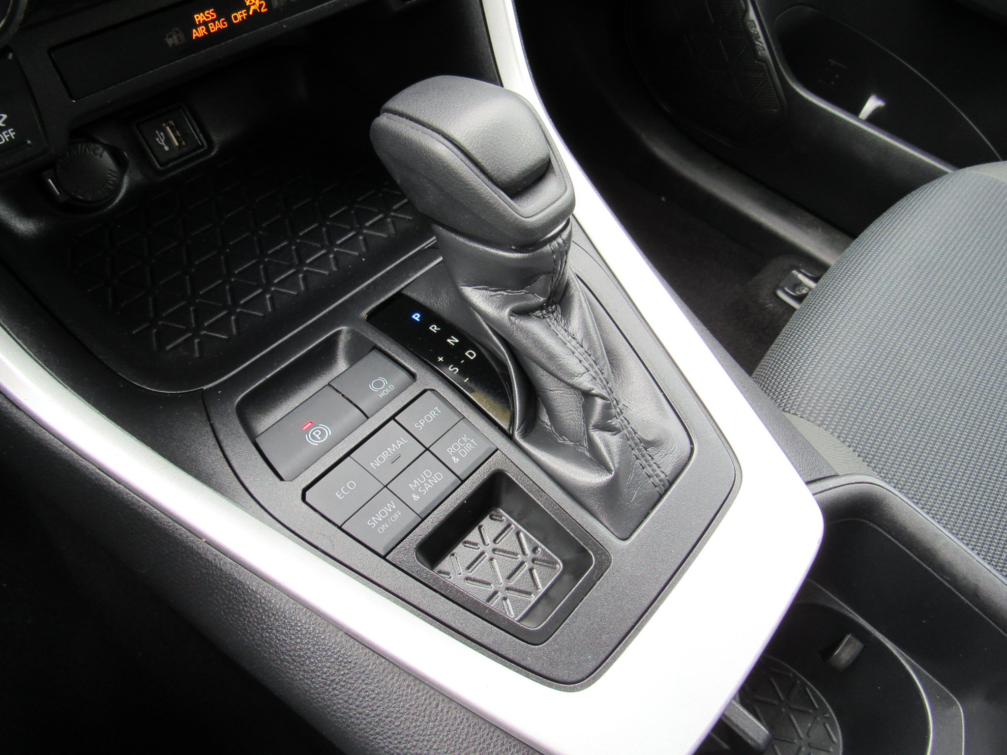 Used 2025 Toyota RAV4 LE AWD/4WD image 24