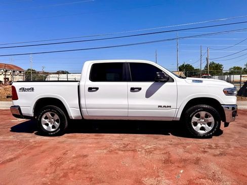 Used 2025 RAM 1500 Big Horn AWD/4WD image 4