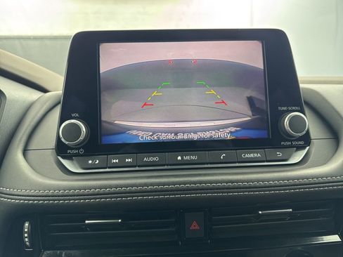 Used 2022 Nissan Rogue SV AWD/4WD image 17