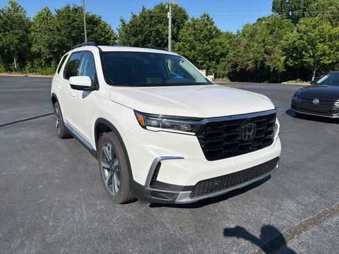 Used 2025 Honda Pilot Elite image 3