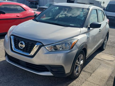 Used 2020 Nissan Kicks S FWD image 3