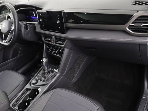 Used 2025 Volkswagen Taos SE image 20